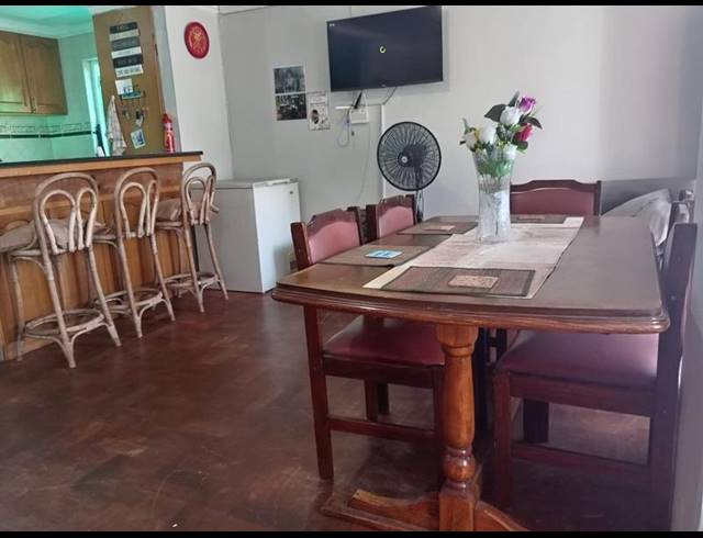 5 BEDROOM HOUSE FOR SALE IN ROCKLANDS